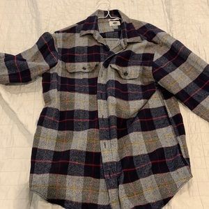 Old Navy flannel shirt. Like new, never worn. Size M